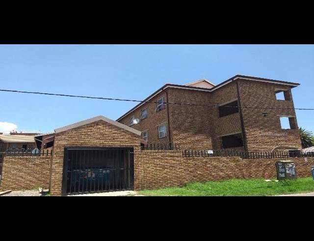 2 BEDROOM APARTMENT FOR SALE IN KEMPTON PARK